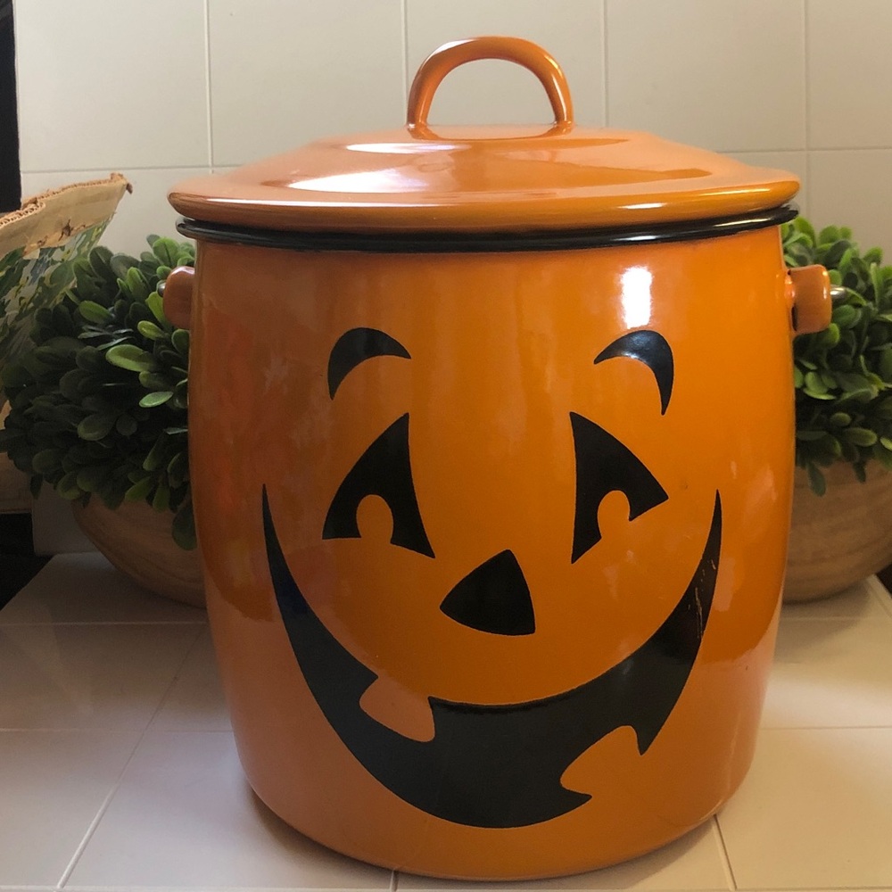 Vintage Hallmark Enamel 
Jack-O-Lantern Pail with Lid & Handle